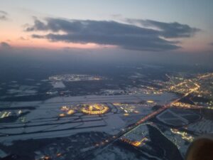 上空より新千歳空港から市内を望む